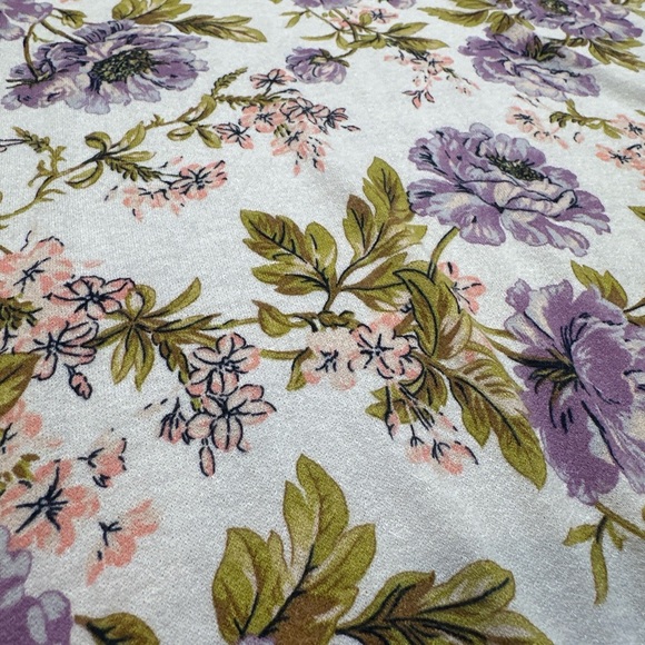 American Eagle Floral Viscose Sleeveless Top Purple Pink White - Picture 3 of 7